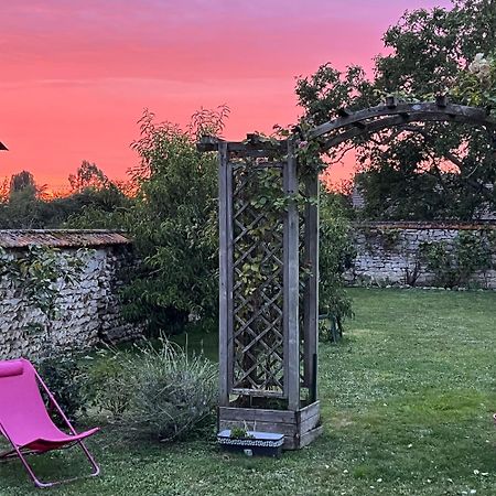 Le Clos Des Vignes Bed and Breakfast Notre-Dame-de-l'Isle Εξωτερικό φωτογραφία