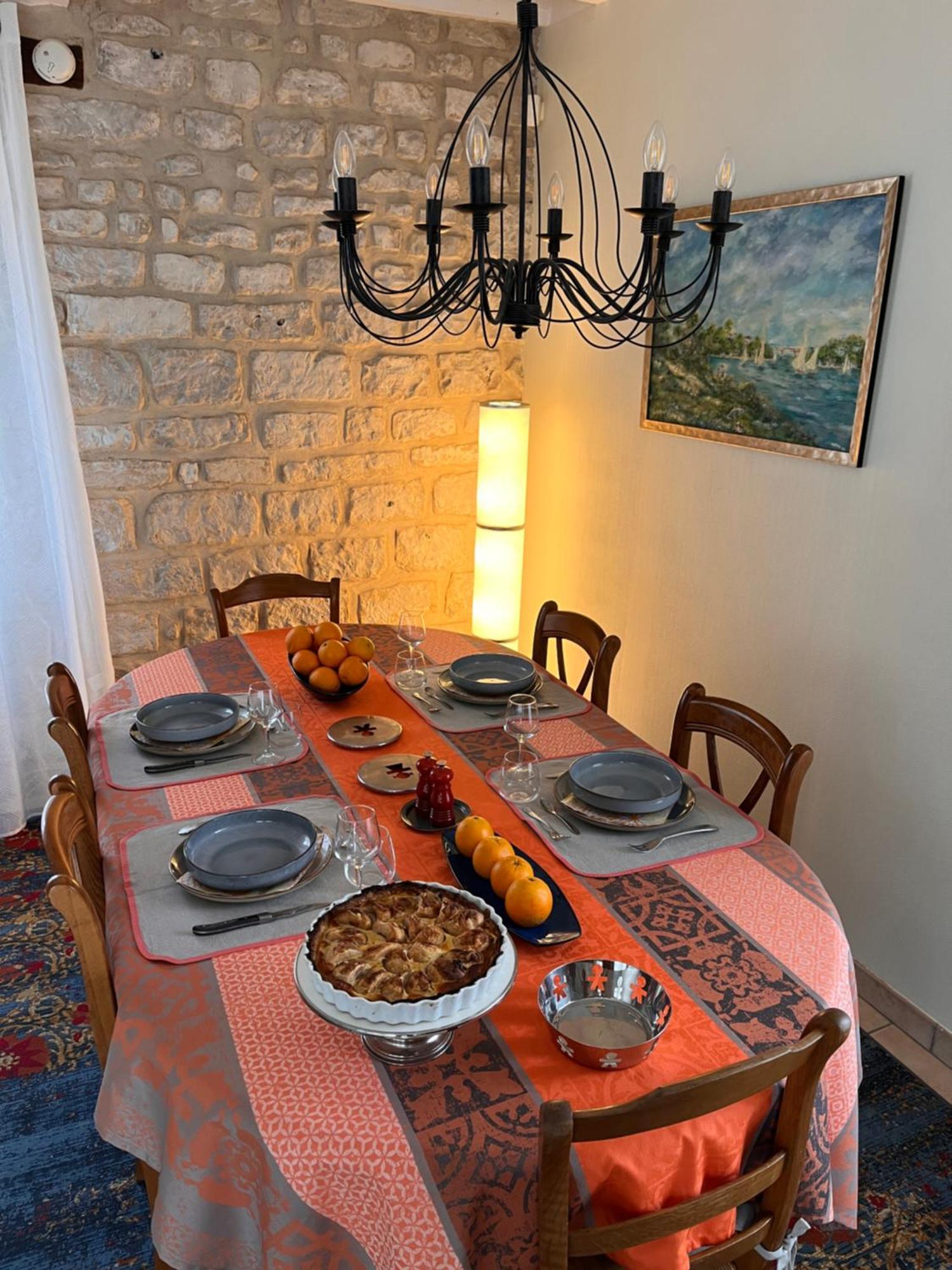 Le Clos Des Vignes Bed and Breakfast Notre-Dame-de-l'Isle Εξωτερικό φωτογραφία