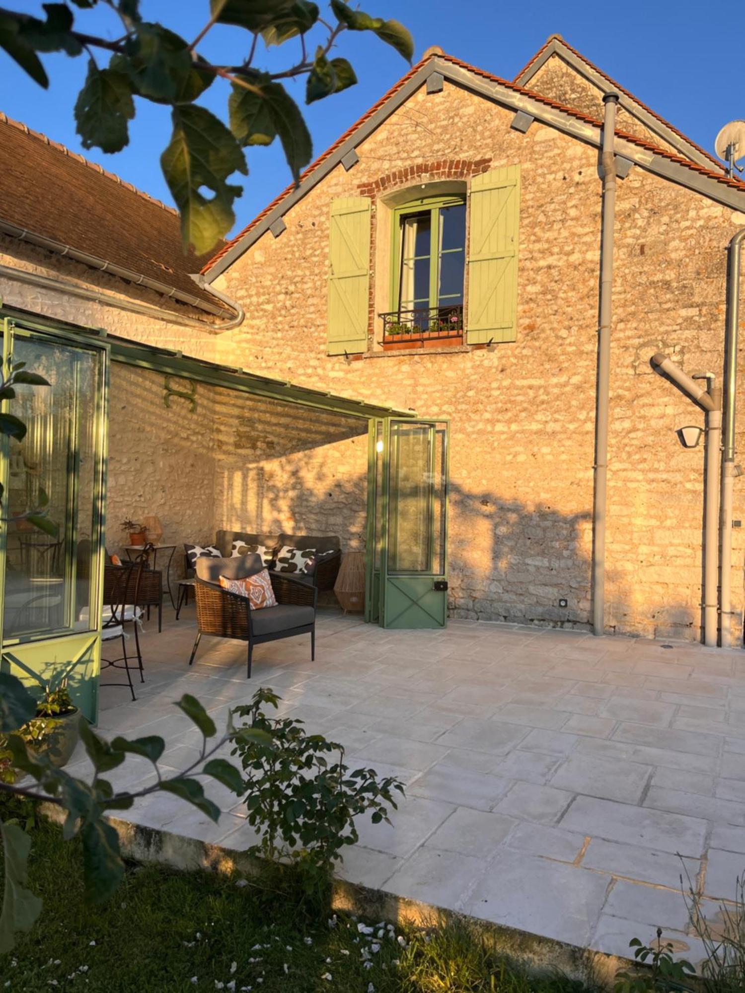 Le Clos Des Vignes Bed and Breakfast Notre-Dame-de-l'Isle Εξωτερικό φωτογραφία